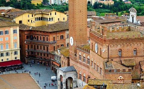 Explore Siena's Cathedral and Piazza del Campo on a Guided Tour