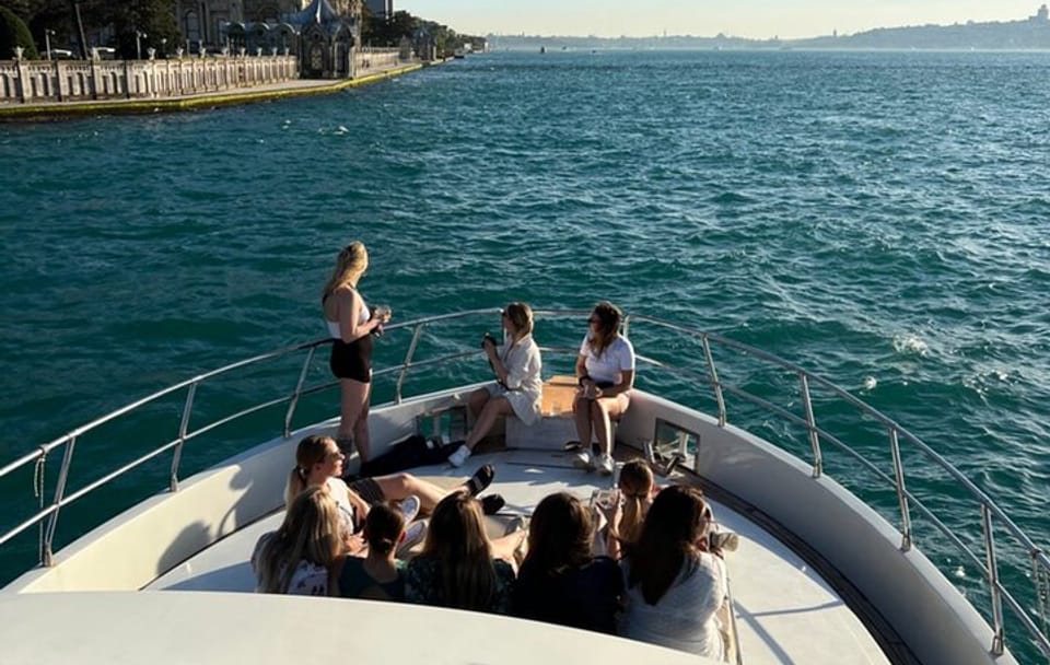 Private Yacht Swimming Tour along Istanbul's Coastline