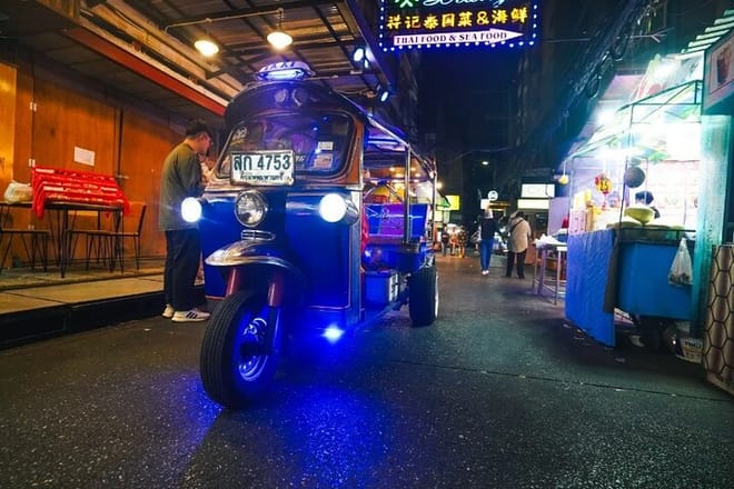 Bangkok Tuk Tuk Night Tour with food & drinks in Siam & Silom 8