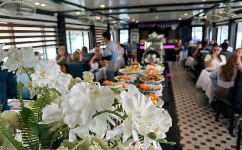Halong Bay Day Tour with Buffet Lunch and Cave Visit