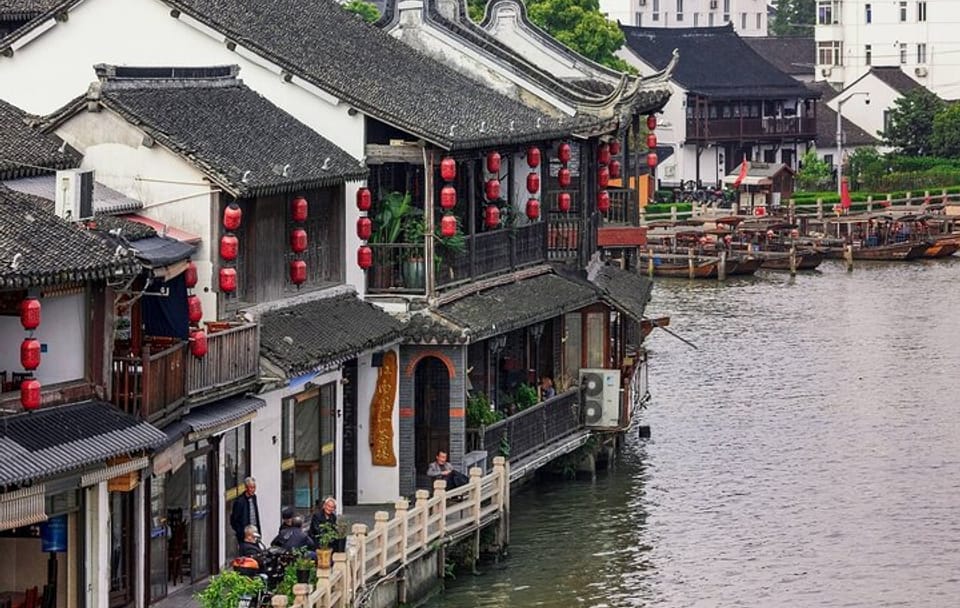 Shanghai City and Zhujiajiao Water Village Tour