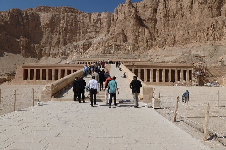Full-Day Private Tour to Cairo from Hurghada by Bus