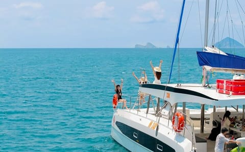 Yacht Sailing and Snorkeling Tour in Nha Trang, Vietnam
