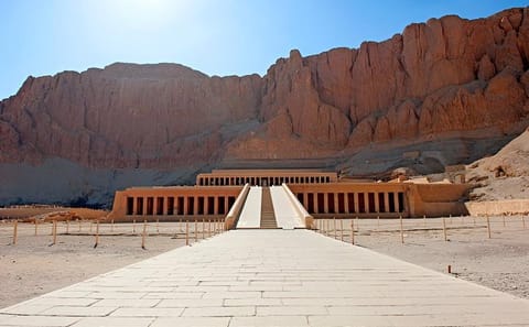 Full-Day Guided Bus Tour from Hurghada to Luxor's Highlights