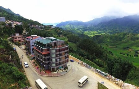 From Hanoi: 2-Day Hotel Overnight Sapa Tour by Limousine Van