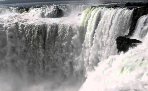 Iguazu Falls Tour on the Argentinian Side with Boat Ride