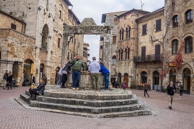 PRIVATE Full-Day Tour of San Gimignano and Volterra 5