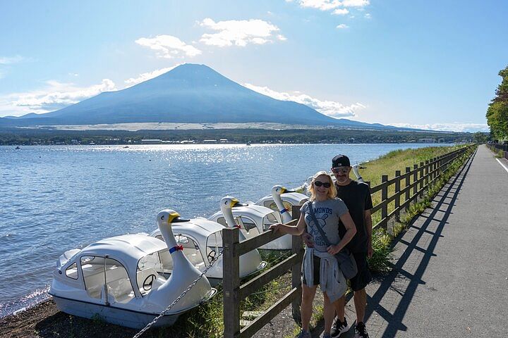 Mt. Fuji Private Sightseeing Tour with Local guide/photographer