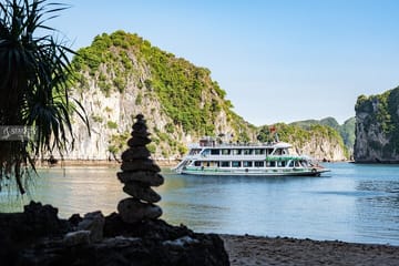 Luxury Kayaking and Biking Day Trip in Lan Ha Bay