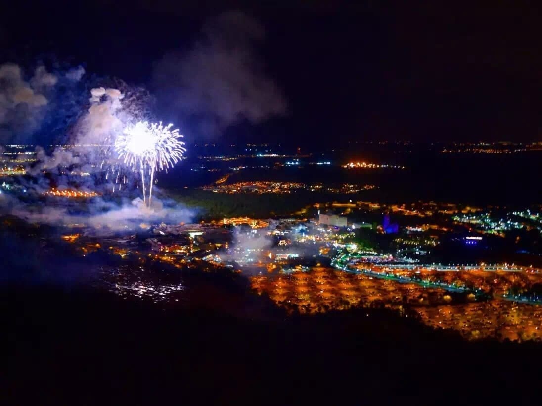 Limited Time Halloween & Christmas 77 Miles Fireworks Tour over all the Theme Parks 6