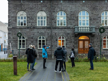 Our fun-loving and knowledgeable Guides will educate you about our cities unique history while providing a joyful experience for everyone.