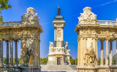 Private 13-Day Van Tour of Spain and Portugal from Madrid