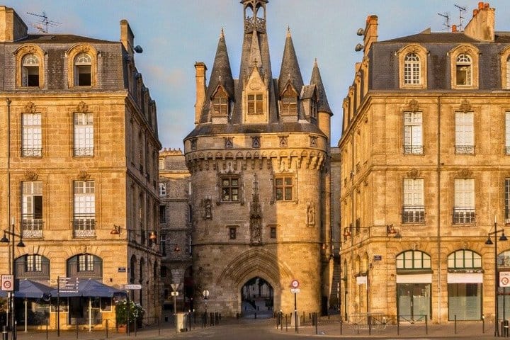 TOP Bordeaux Private Guided Tour with your Mobile 4
