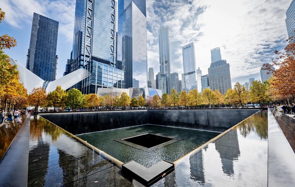 Walking Tour of Wall Street, 9/11 Memorial & Charging Bull in NYC