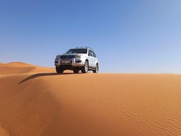 Private Jeep Tour in Merzouga Desert with Berber Pizza Lunch