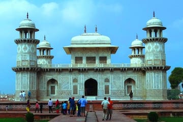 4-Days tour of Agra with Varanasi from Delhi Includes,Hotel,Train Ticket,Vehicle