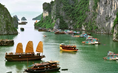 Cultural Tour of Hanoi and HaLong Bay with Overnight Cruise