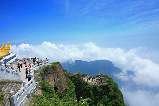 Private Tour: 2-Day Trip From Chengdu to Leshan and Mt Emei