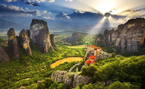 Private 2-Day Tour of Delphi and Meteora from Athens