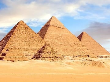 Cairo Day Tour: Pyramids of Giza and Egyptian Museum by Plane