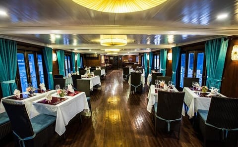 Le Journey Premium Cruise Halong Overnight Boutique 4 Star Cruise
