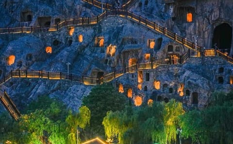 Private Day Tour of Longmen Grottoes and Shaolin Temple in Luoyang
