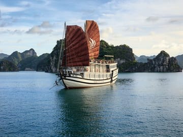 Halong Bay Overnight Cruise from Hanoi by Expressway Transfer