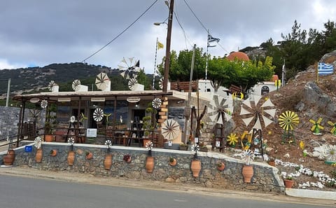 Private Tour of Knossos Palace, Zeus Cave, and Olive Oil Mill from Elounda
