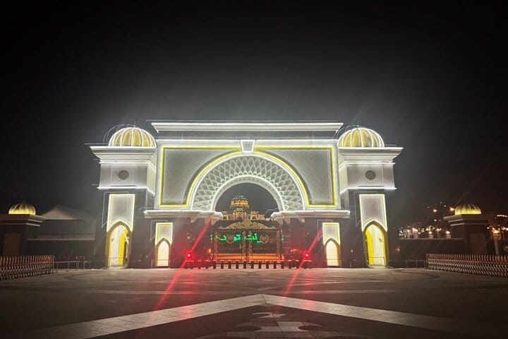 Private Kuala Lumpur Discovery Tour with KL Tower Skydeck & Skybox Visit