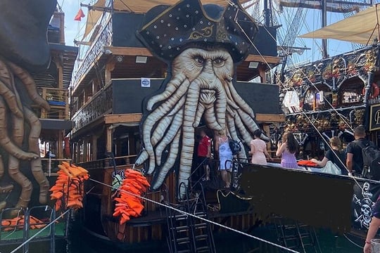 Alanya Pirate Boat Tour with Foam Party Soft Drinks & Transfer