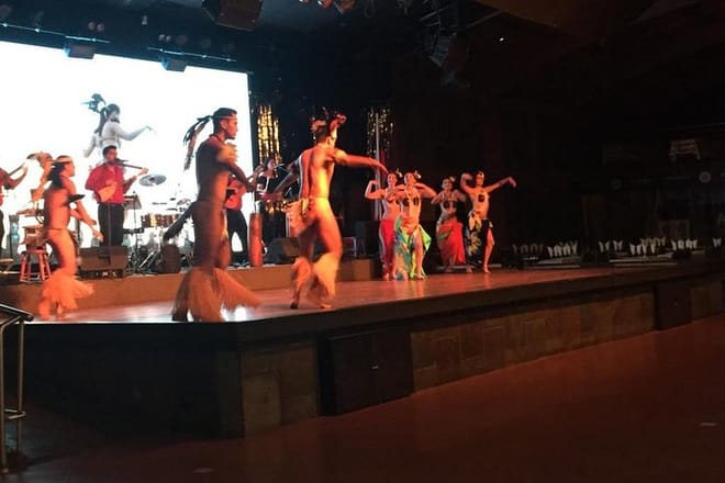 Private Night City Tour with San Cristobal Hill And Dinner Show