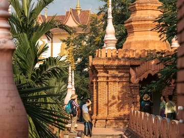 Xishuangbanna: Dai Temple, Tradition, Tie-Dye & Night Market