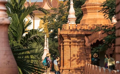 Xishuangbanna Cultural Tour: Dai Traditions and Tie-Dye Workshop