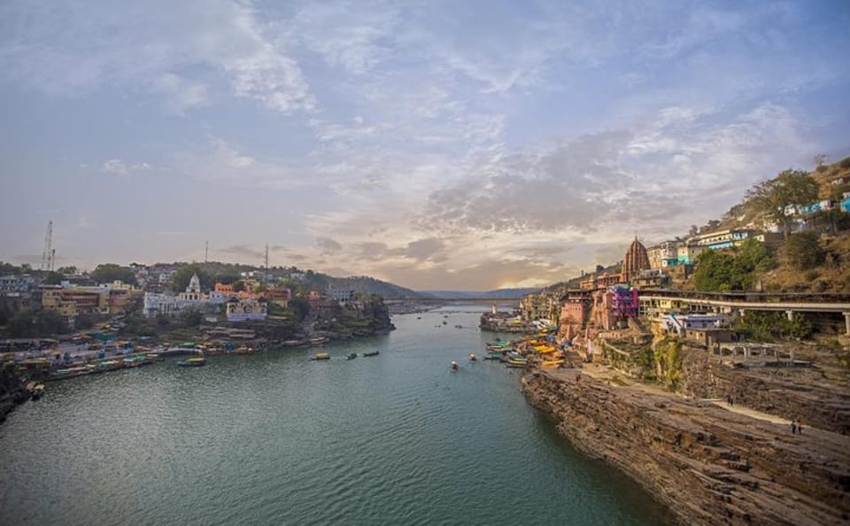 Omkareshwar Temple and Asirgarh Fort Day Tour from Indore