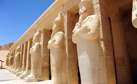 Full-Day Guided Bus Tour from Hurghada to Luxor's Highlights