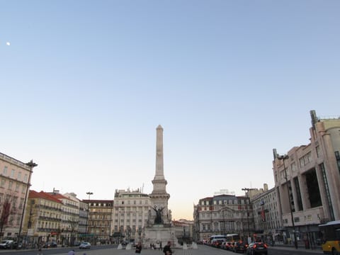 Private Transfer Between Porto Airport or Porto City and Lisbon