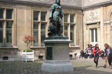 Walking Tour of the Marais: Fashion, Food, and Culture