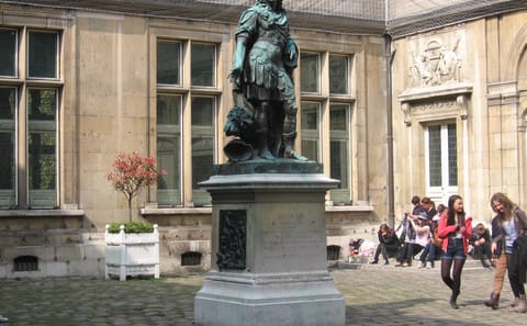 Walking Tour of the Marais: Fashion, Food, and Culture
