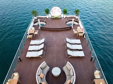 Halong Bay Luxury Cruise: Sung Sot Cave, Titop Island & Buffet