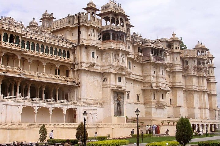 Land of Kings: Golden Triangle with Pushkar, Bundi & Udaipur