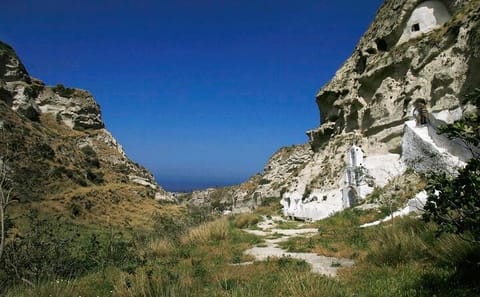 Private Cultural Tour of Vothonas and Santorini's Hidden Gems