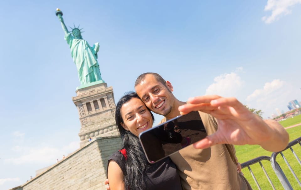 Statue of Liberty and Ellis Island Pre-Ferry Tour with Priority Access