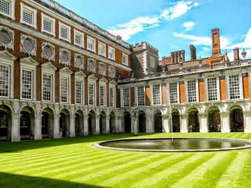 Day Trip to Hampton Court Palace from London with Guided Tour