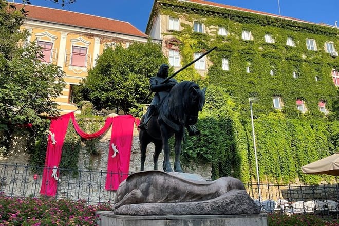 Private Zagreb Walking Tour with WWII Tunnels and Funicular Ride 2