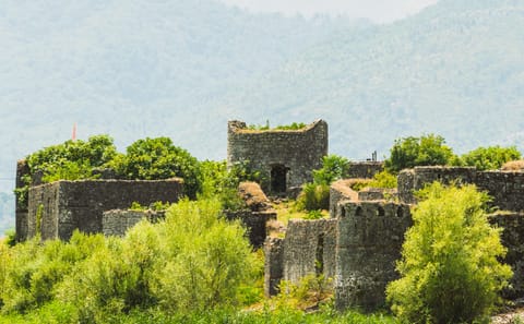 Semi-Private Lake Skadar Boat Tour with Wine from Virpazar
