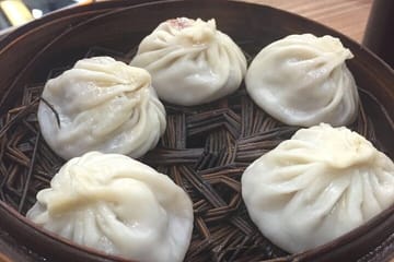 Shanghai shared Foodie Walking Tour at YunnanRoad food street.