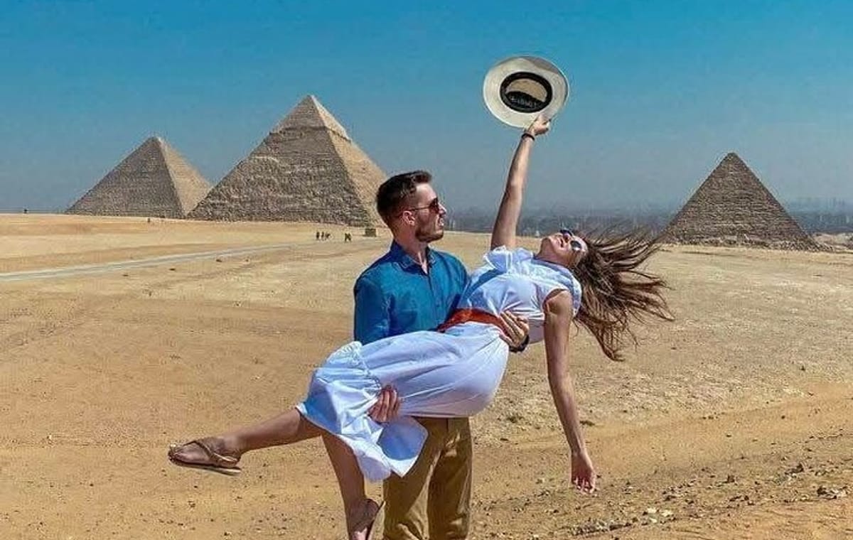 VIP All-Inclusive Tour: Giza Pyramids, Sakkara & Camel Ride