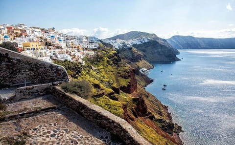 Santorini Caldera Hiking Tour from Fira to Oia