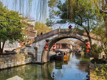 Hangzhou: Wuzhen Classical Water Town Day Tour with Boat Ride