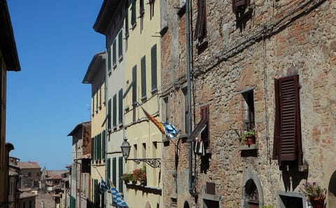 Private Walking Tour of Historic Volterra Old Town